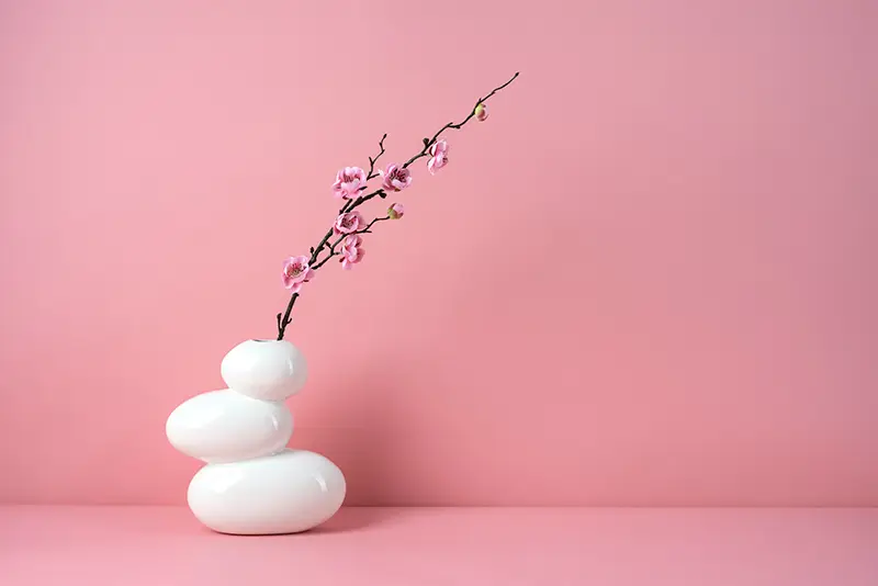 Arranjo de ikebana em exposição